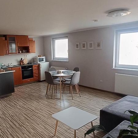 Apartman S Vyhladom Na Bojnicky Zamok บอยนิตแซ ภายนอก รูปภาพ