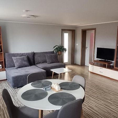 Apartman S Vyhladom Na Bojnicky Zamok บอยนิตแซ ภายนอก รูปภาพ