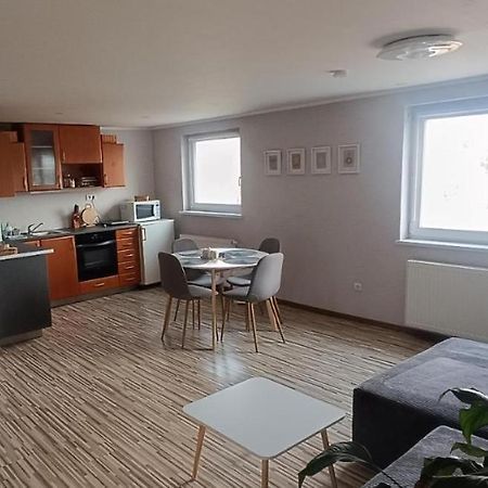 Apartman S Vyhladom Na Bojnicky Zamok บอยนิตแซ ภายนอก รูปภาพ