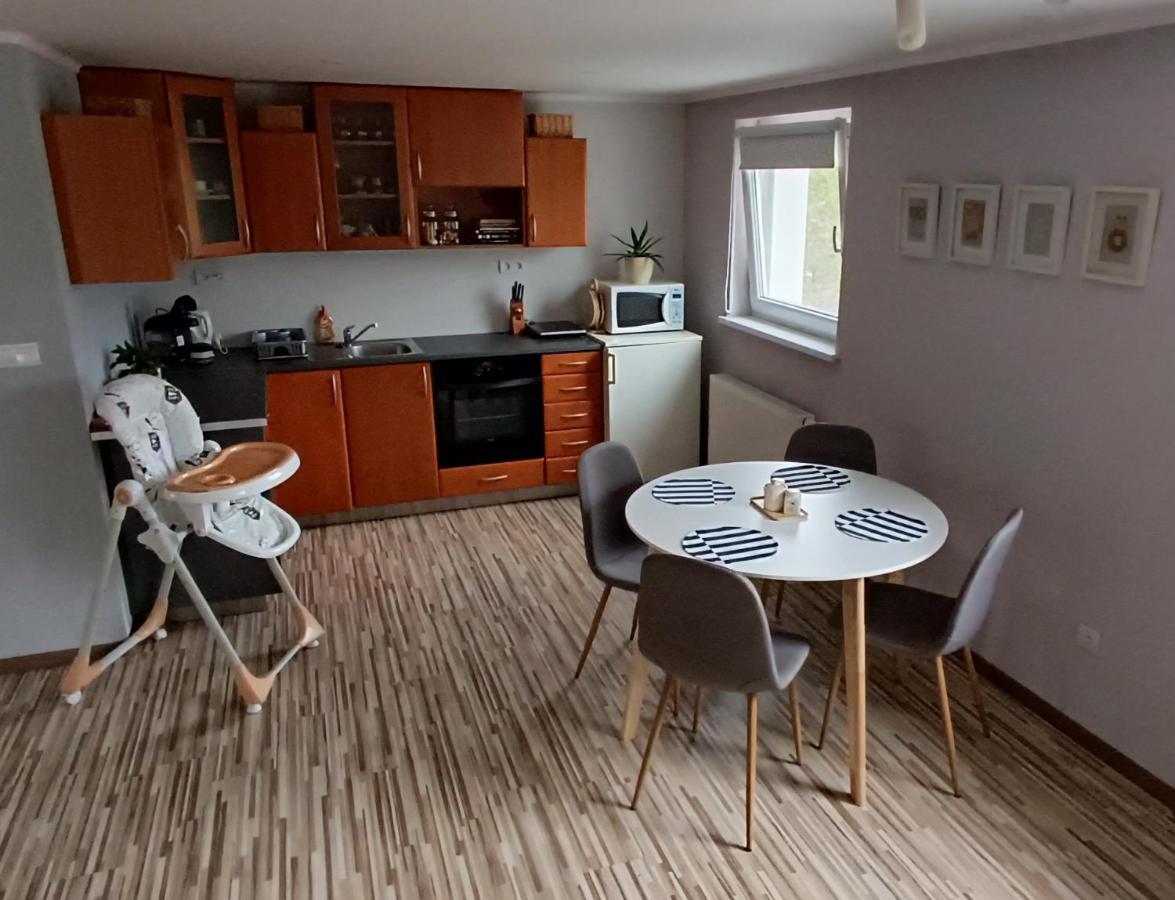 Apartman S Vyhladom Na Bojnicky Zamok บอยนิตแซ ภายนอก รูปภาพ