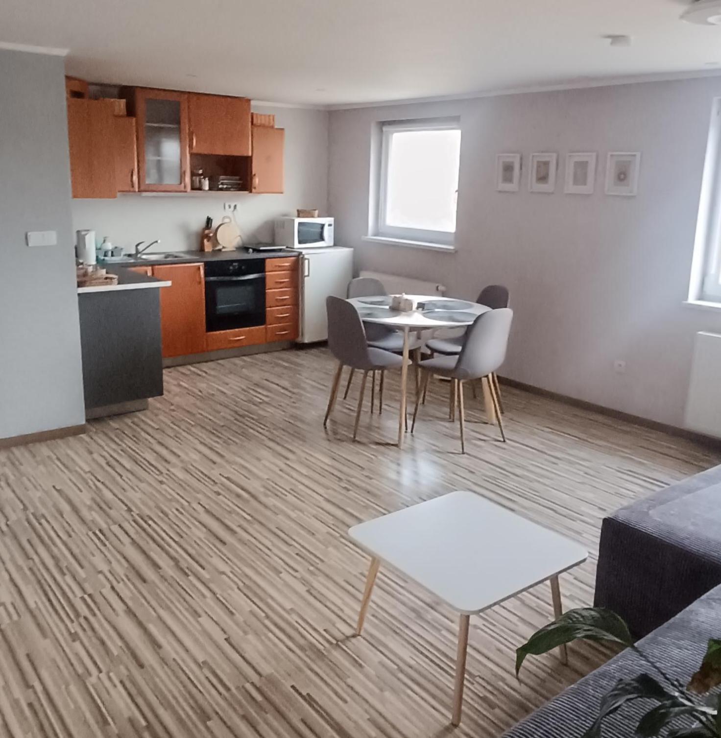 Apartman S Vyhladom Na Bojnicky Zamok บอยนิตแซ ภายนอก รูปภาพ