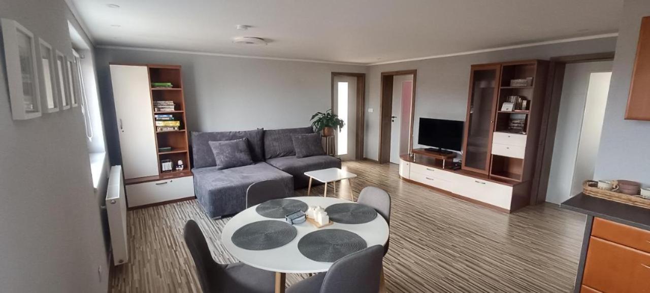 Apartman S Vyhladom Na Bojnicky Zamok บอยนิตแซ ภายนอก รูปภาพ