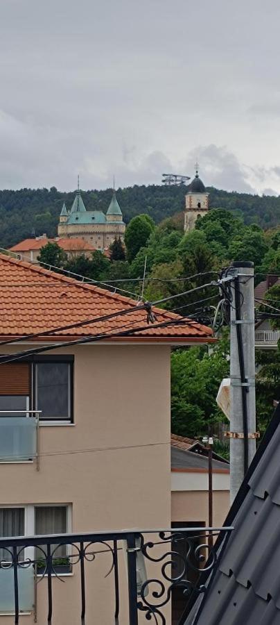 Apartman S Vyhladom Na Bojnicky Zamok บอยนิตแซ ภายนอก รูปภาพ